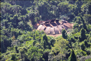 PF encontra aldeia Yanomami incendiada depois de assassinato de adolescente indígena