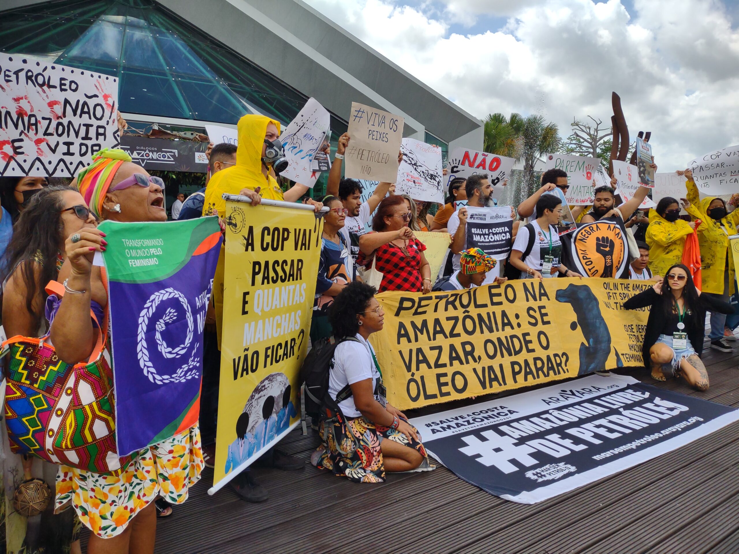 Cúpula da Amazônia começa em meio a ataque aos Tembé e protesto contra petróleo